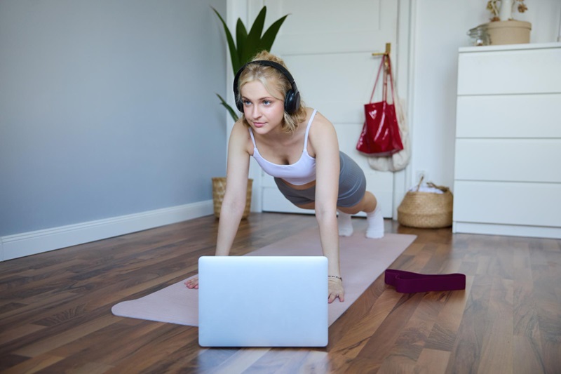 Balancing Fitness and Motherhood: Tips for Busy Moms